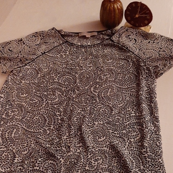 Black and white top. Medium - Picture 1 of 3